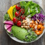 Low Carb Diät oder Low-Fat: Welche Ernährung bringt dich schneller ans Ziel?