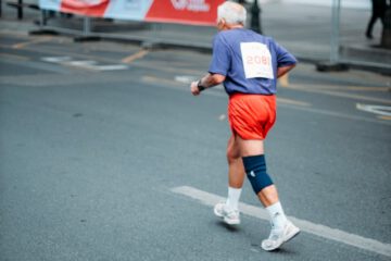 Longevity für die Gen Z: Warum Anti-Aging schon in den 20ern beim Lifestyle beginnt (nicht bei der Creme)