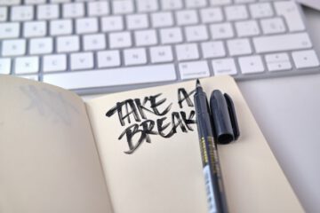 Workaholic vs. Chillaholic: Zwischen Dauerstress und Antriebslosigkeit – Wie du deine innere Balance findest